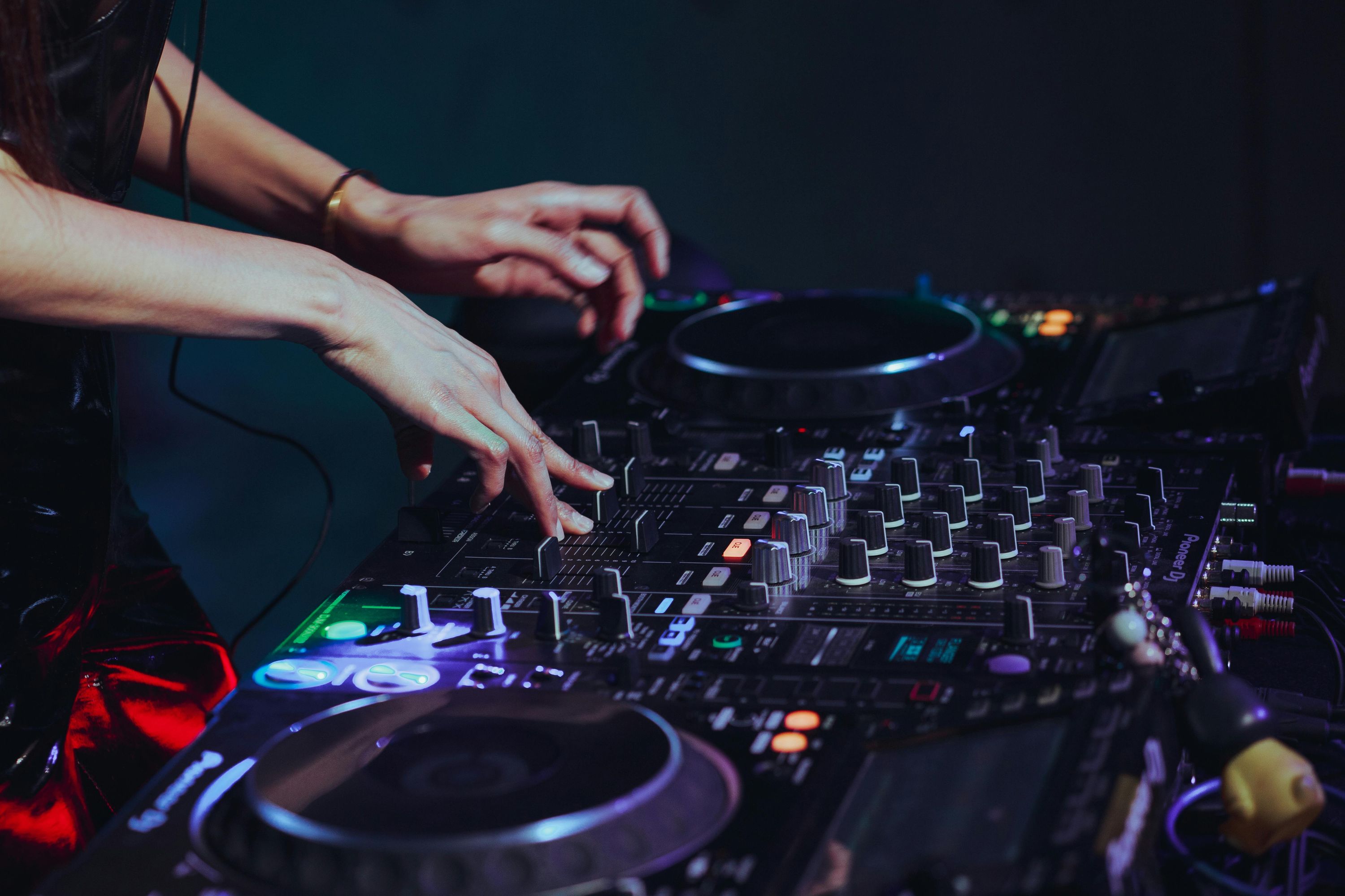 DJ24