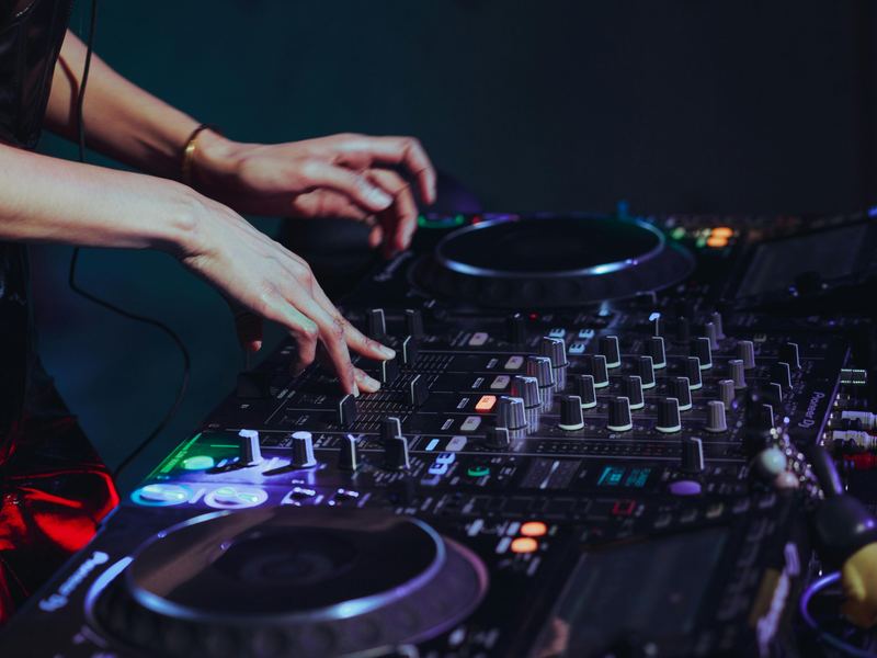 DJ24